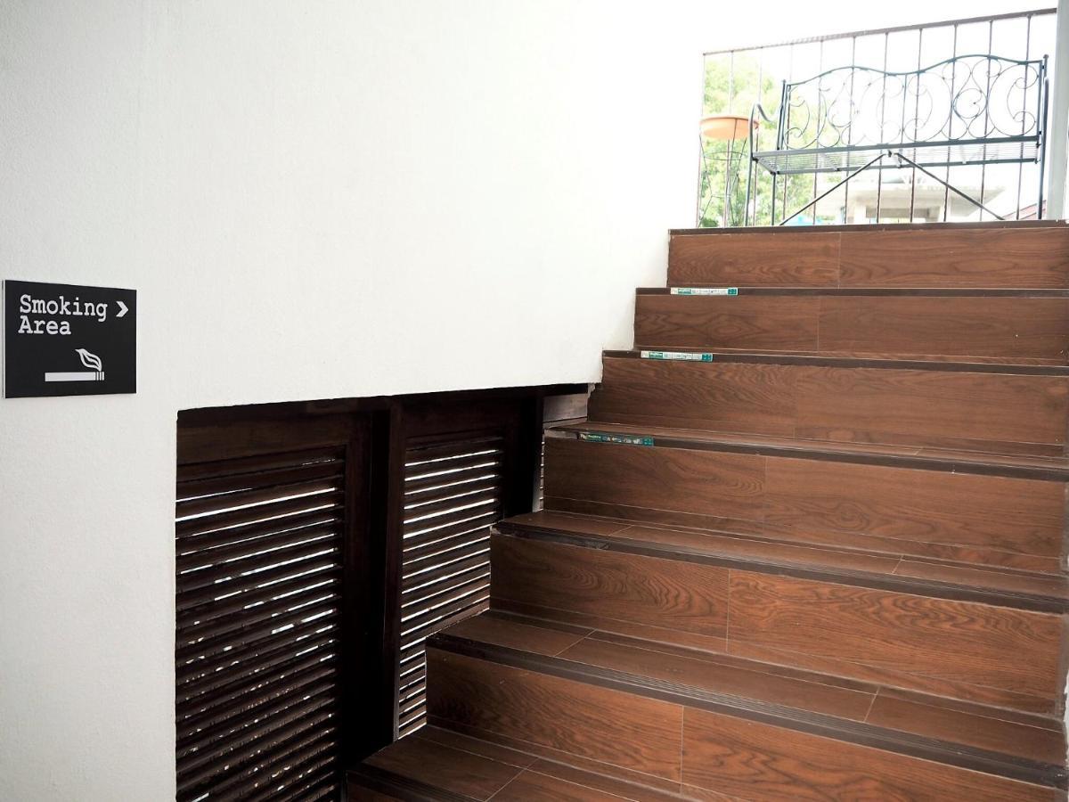 Отель Bua House Poshtel Чиангмай Экстерьер фото